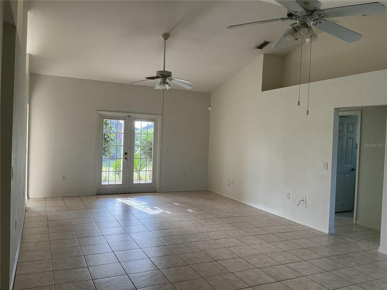 2700 S Biscayne Dr - Photo 2 of 15