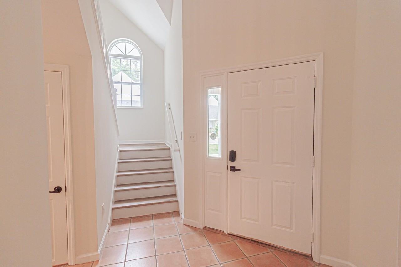 1813 Windmere Way - Photo 3 of 34