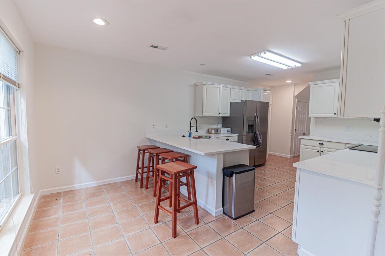 1813 Windmere Way - Photo 6 of 34