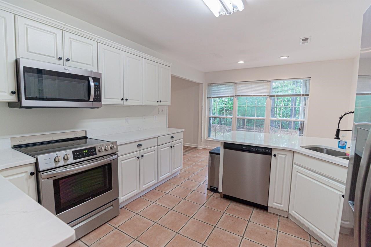 1813 Windmere Way - Photo 7 of 34