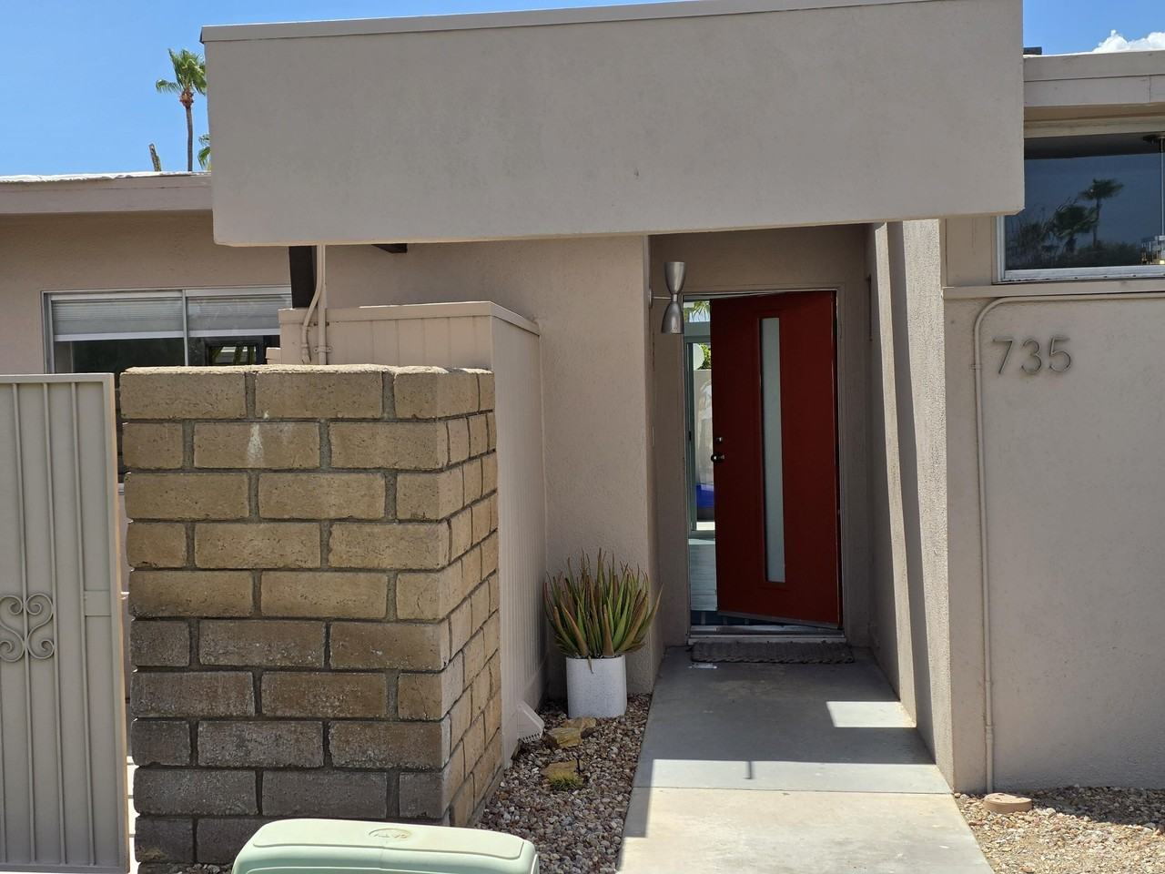 735 E Louise Dr - Photo 3 of 37