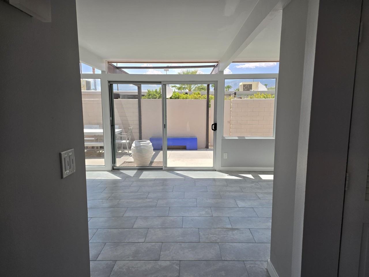 735 E Louise Dr - Photo 5 of 37
