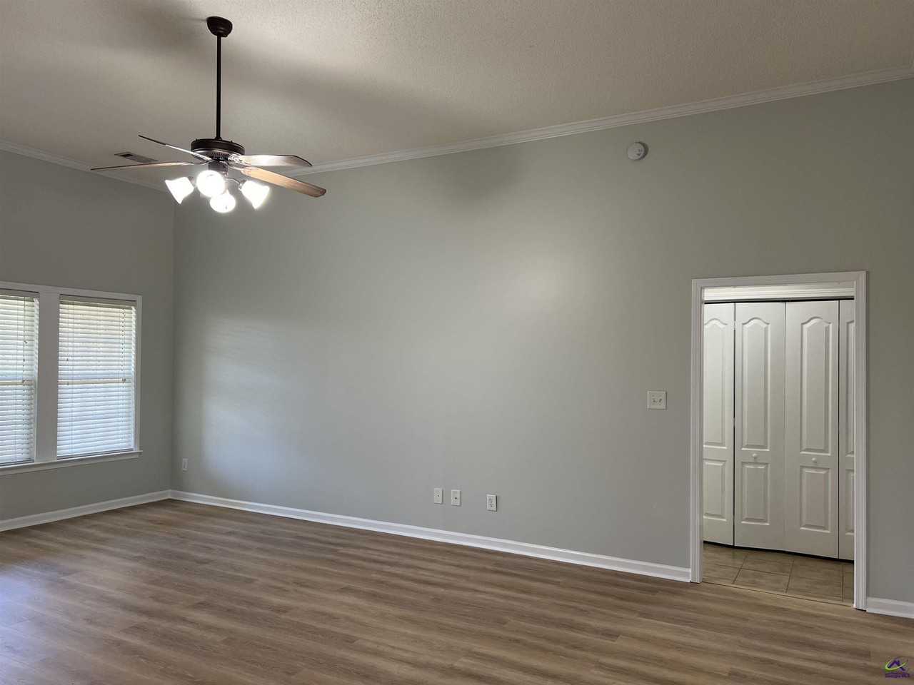 805 Falkirk Dr - Photo 5 of 26