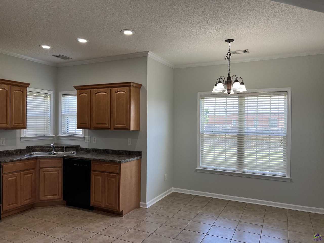 805 Falkirk Dr - Photo 6 of 26