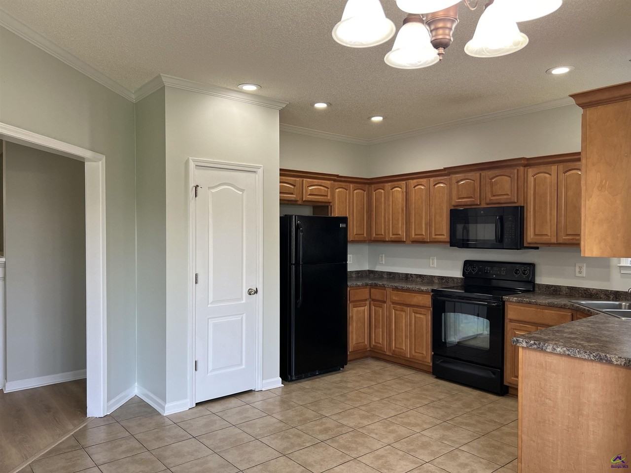 805 Falkirk Dr - Photo 7 of 26