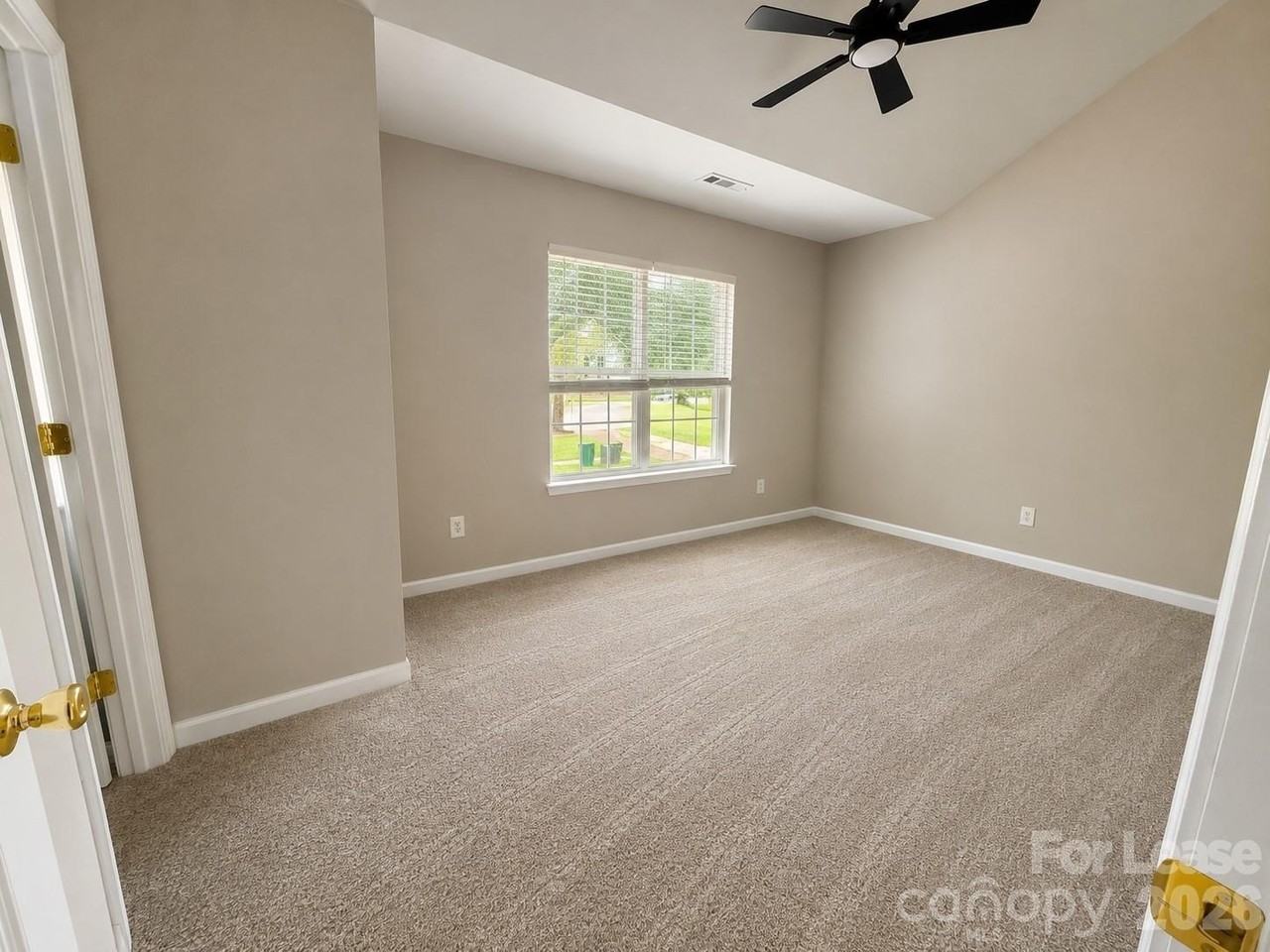 1111 Delander Ln - Photo 6 of 16
