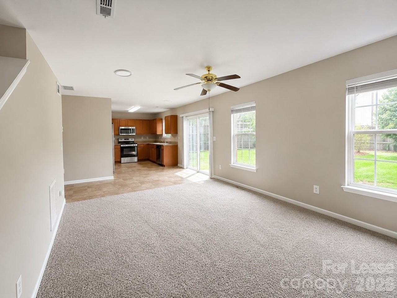 1111 Delander Ln - Photo 3 of 16