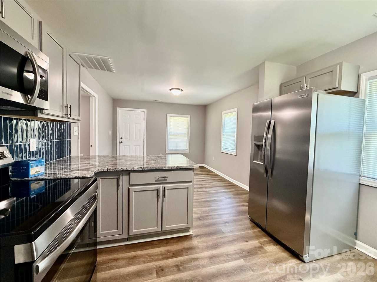 457 Fewell St - Photo 4 of 13