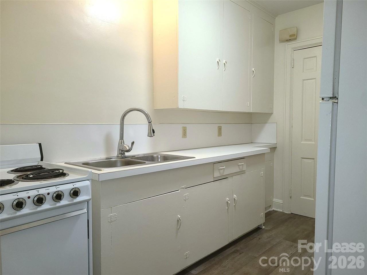 523 Willoughby St #1 - Photo 2 of 7