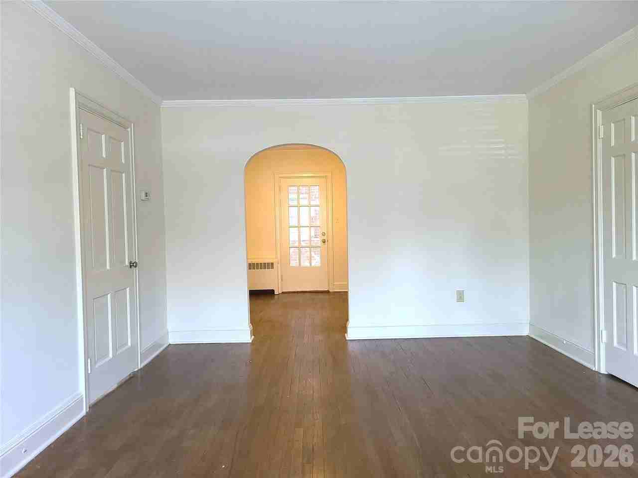 523 Willoughby St #1 - Photo 3 of 7