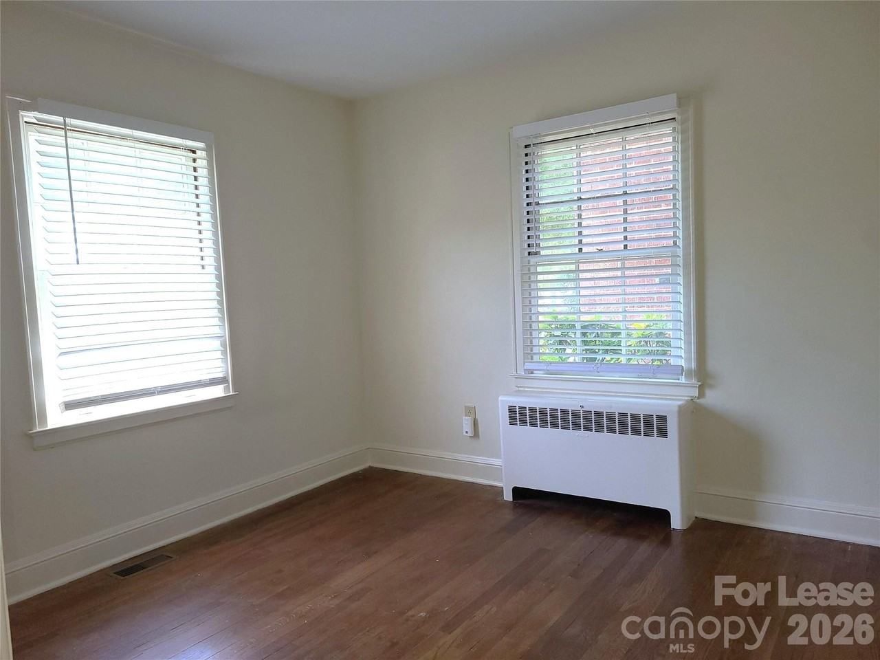 523 Willoughby St #1 - Photo 4 of 7