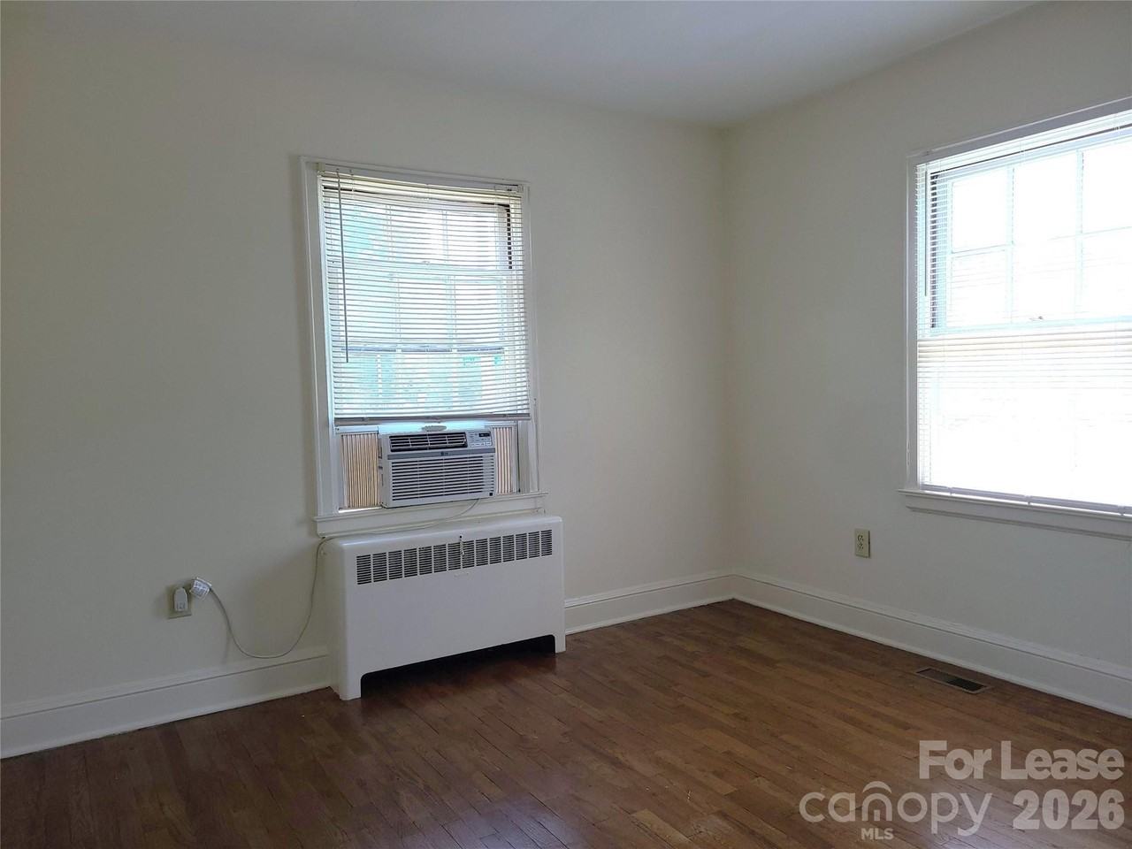 523 Willoughby St #1 - Photo 6 of 7