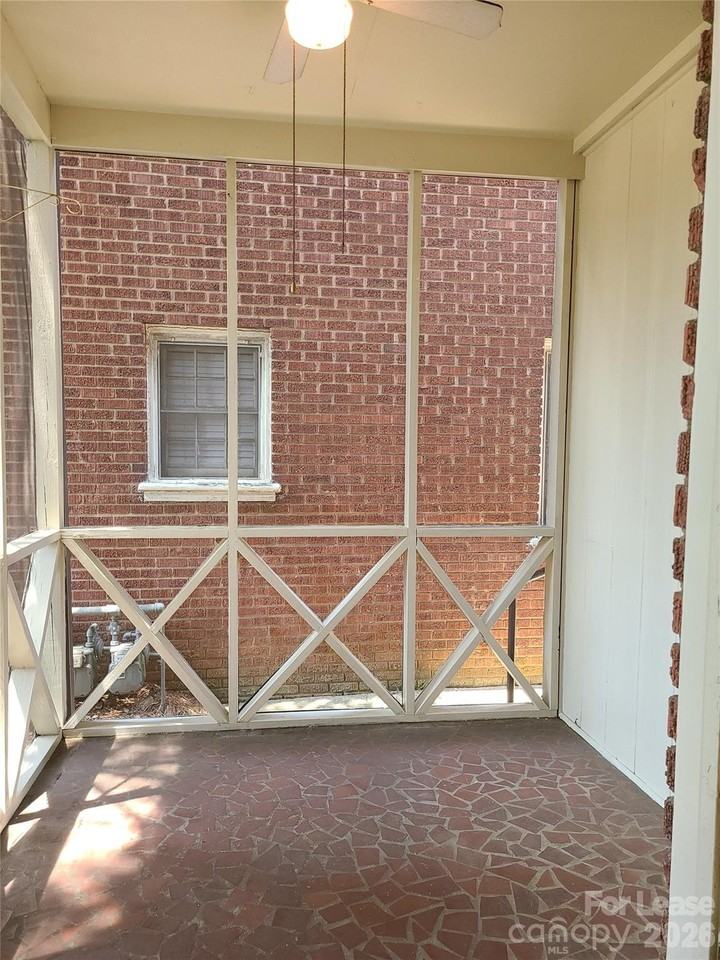 523 Willoughby St #1 - Photo 7 of 7
