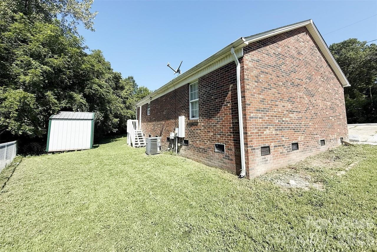 527 E Carpenter St - Photo 5 of 18