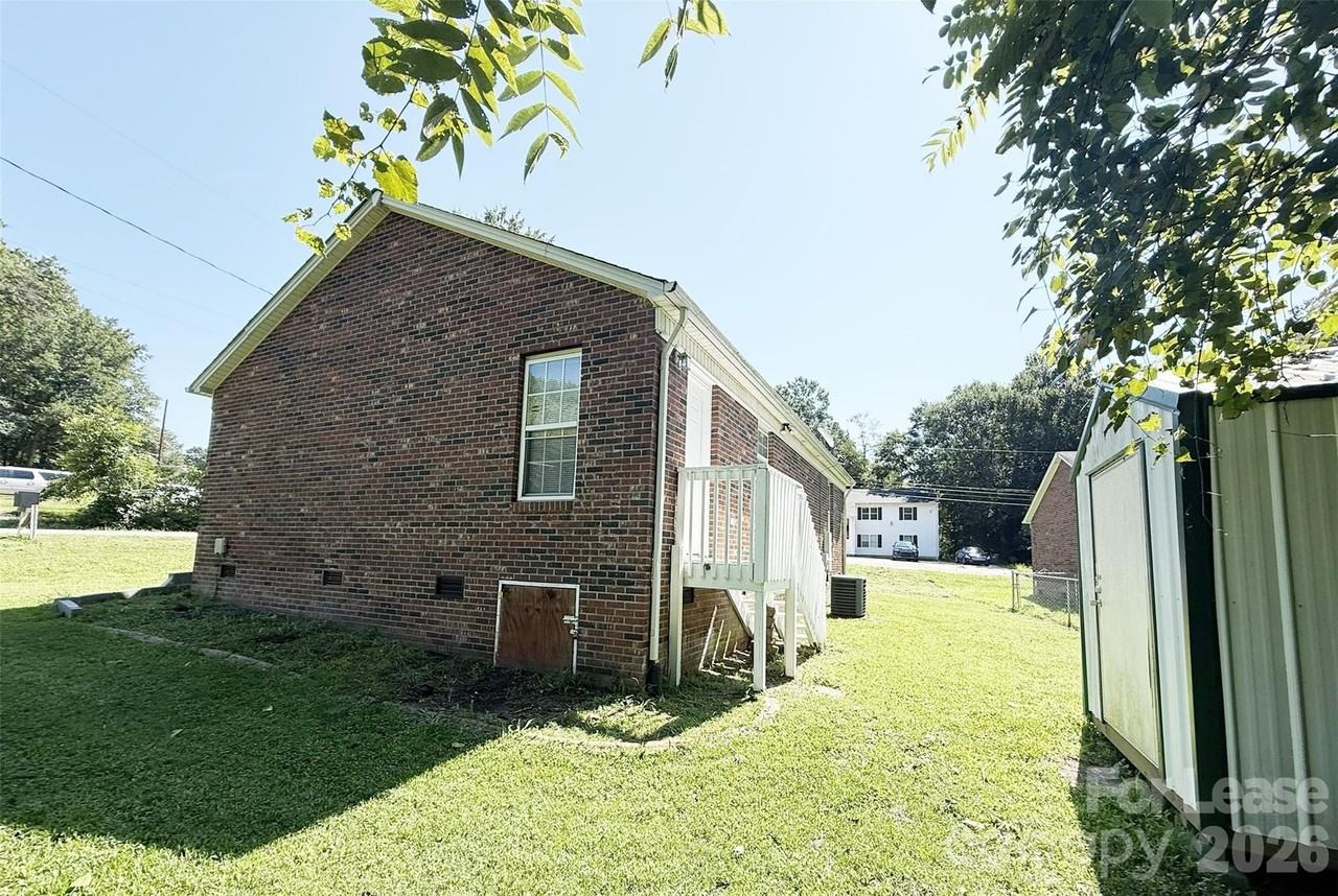 527 E Carpenter St - Photo 6 of 18