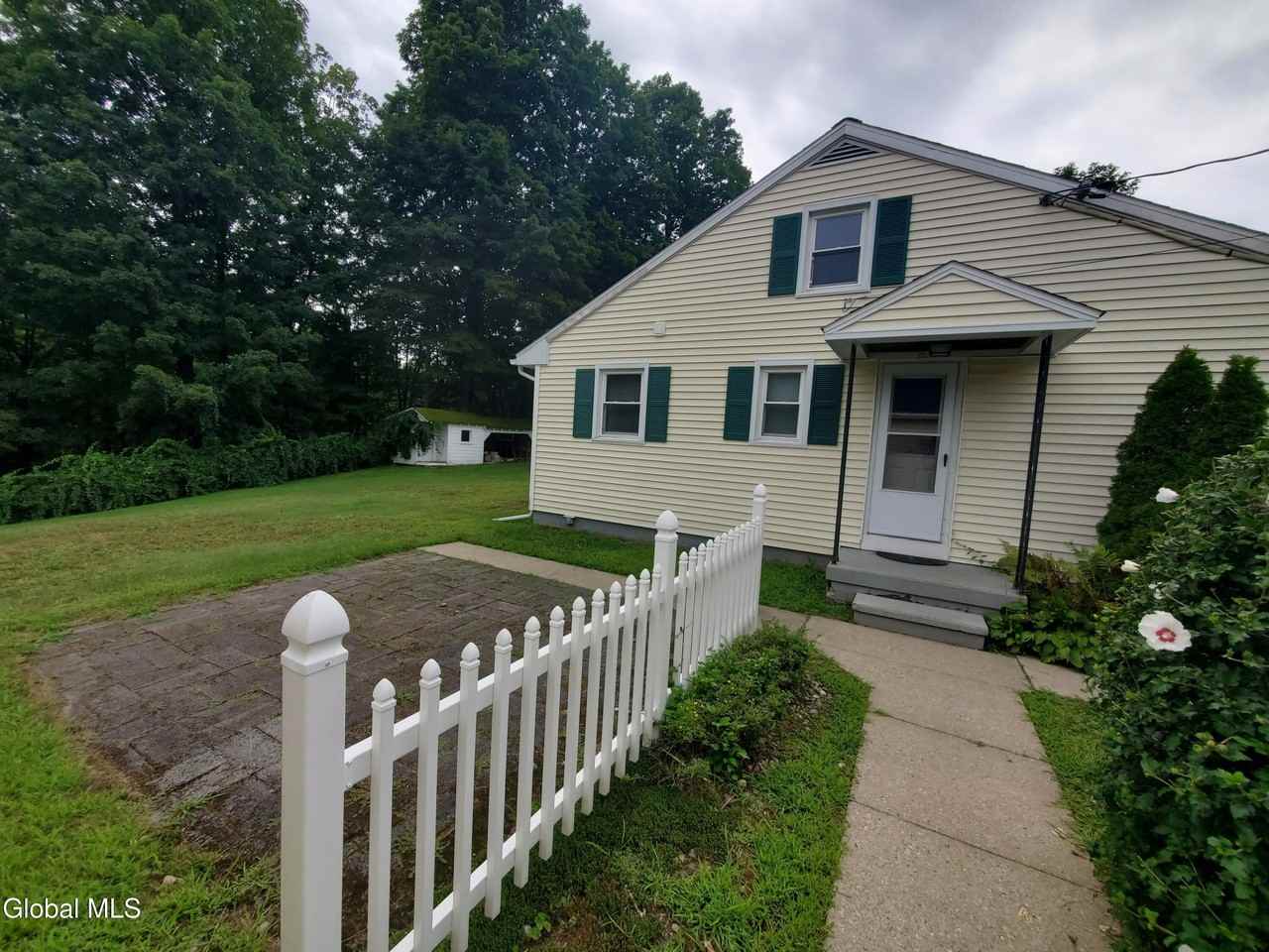 45 Smith Bridge Rd - Photo 4 of 35