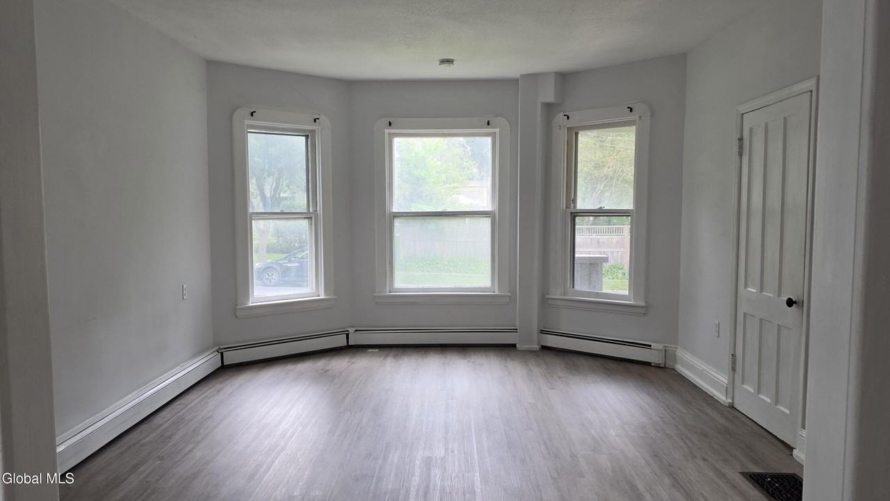 107 N Ten Broeck St - Photo 3 of 11
