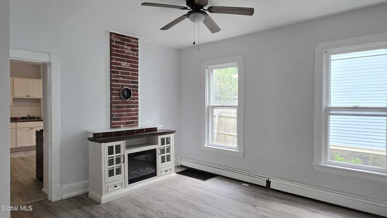 107 N Ten Broeck St - Photo 6 of 11