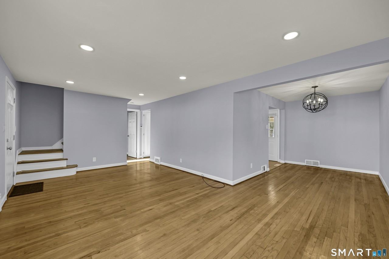114 Randal Ave - Photo 6 of 28