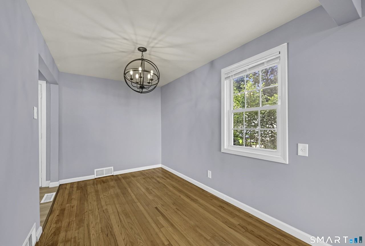 114 Randal Ave - Photo 7 of 28