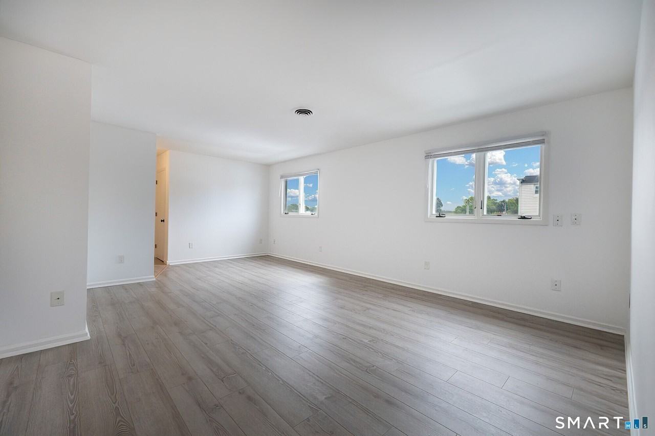 426 Main St #H - Photo 2 of 25