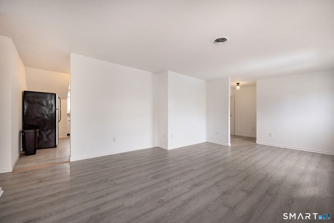 426 Main St #H - Photo 4 of 25