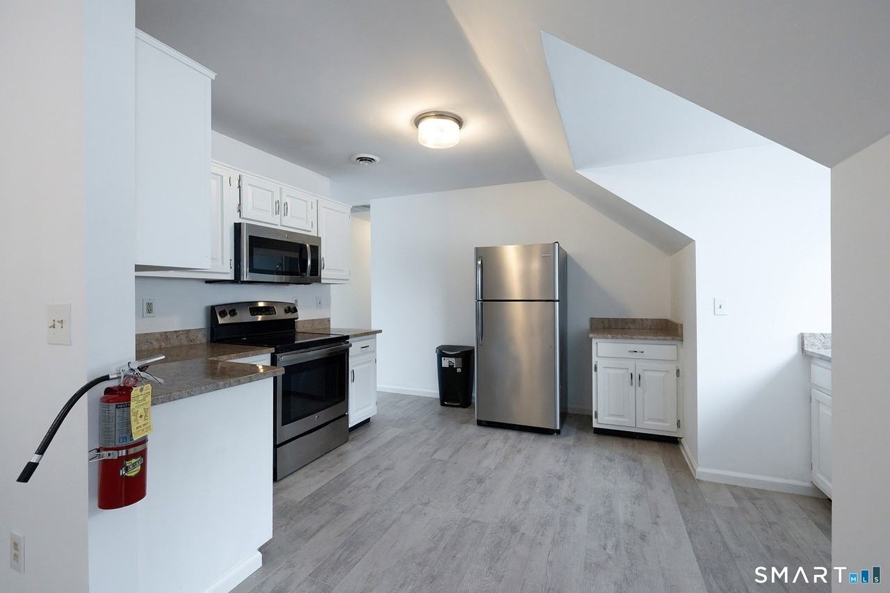 426 Main St #H - Photo 6 of 25
