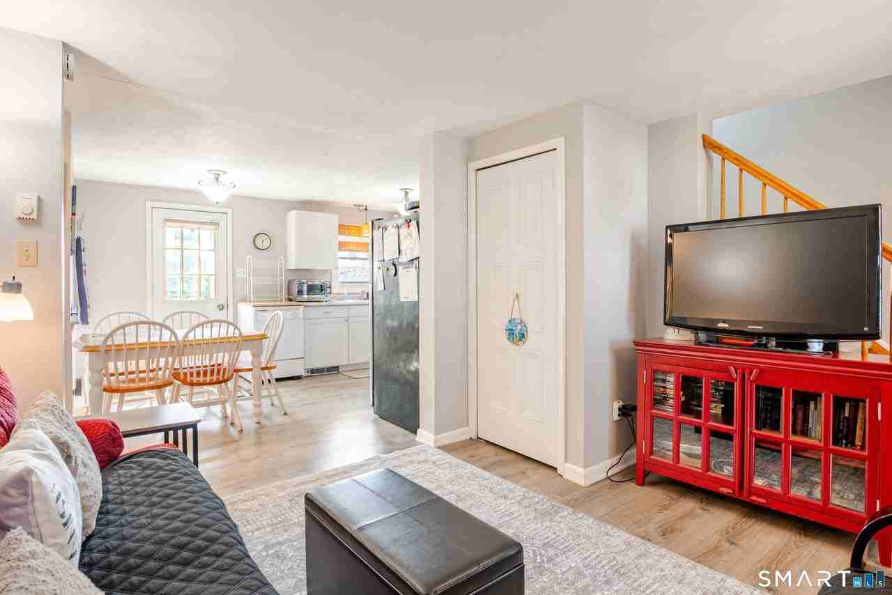 26 Kelsey Rd - Photo 3 of 18