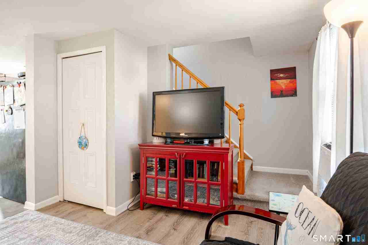 26 Kelsey Rd - Photo 4 of 18