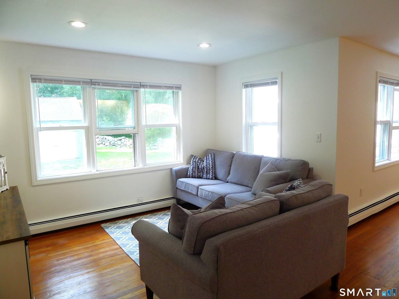 195 Silver Spring Rd - Photo 4 of 27