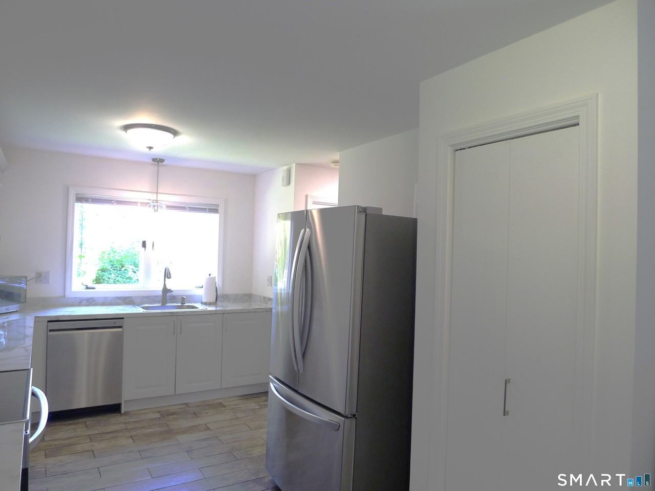195 Silver Spring Rd - Photo 7 of 27