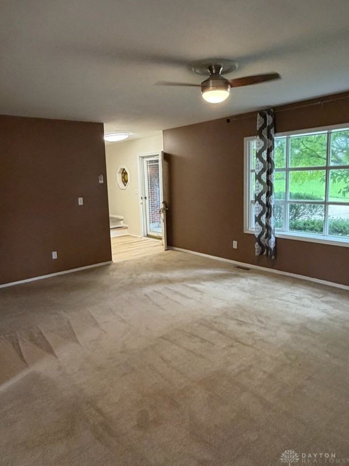 330 Bellaire Dr - Photo 4 of 23