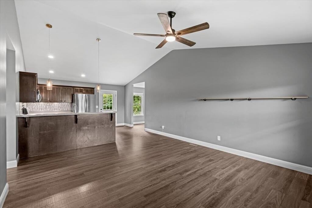 210 Seep Springs Rd - Photo 7 of 39