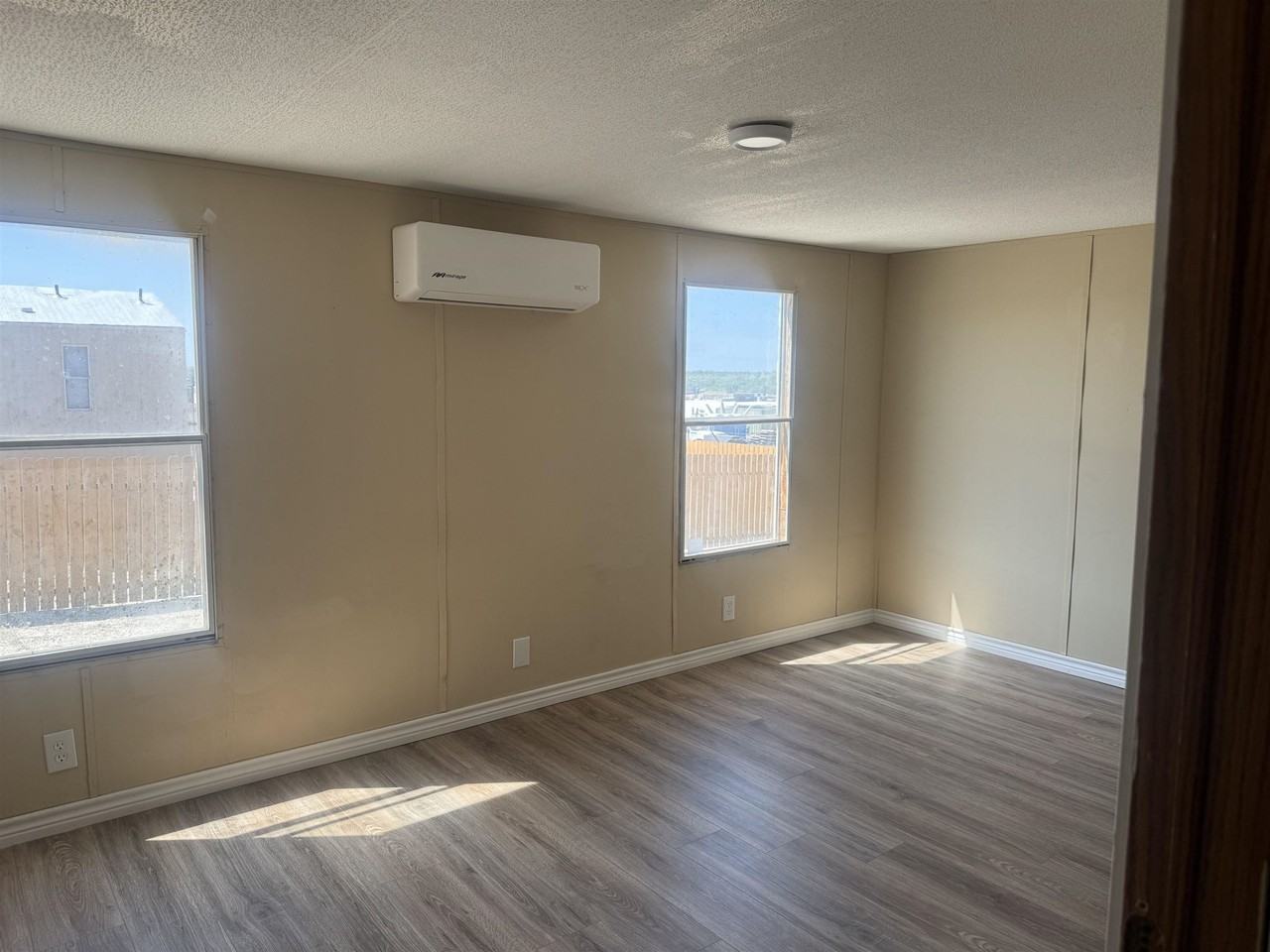 327 Lewis Dr - Photo 2 of 8