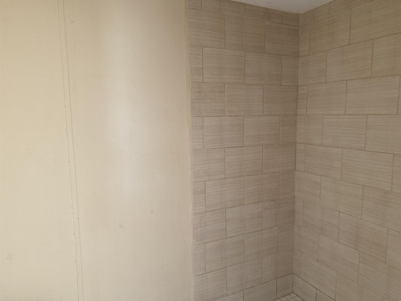 327 Lewis Dr - Photo 5 of 8