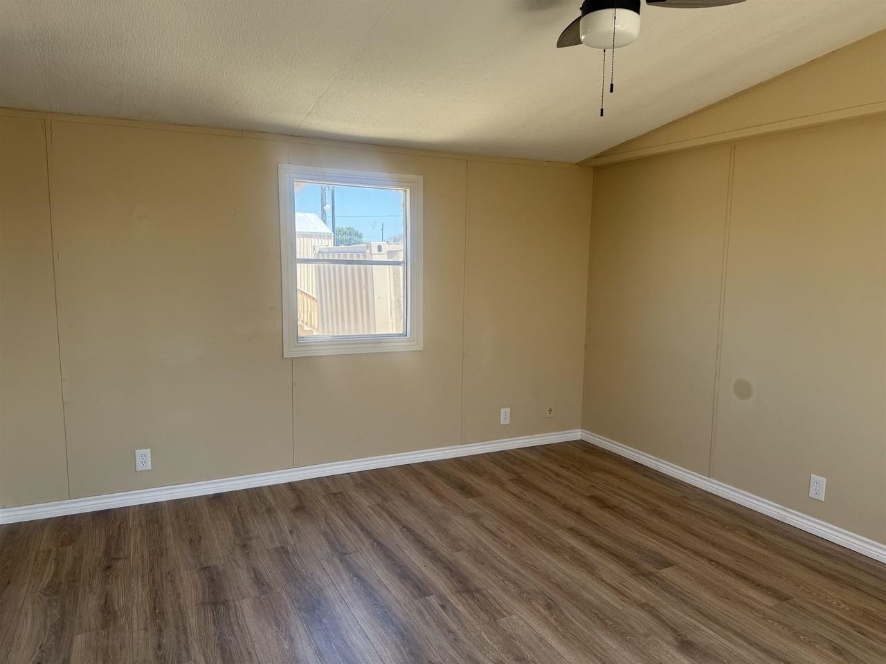 327 Lewis Dr - Photo 6 of 8