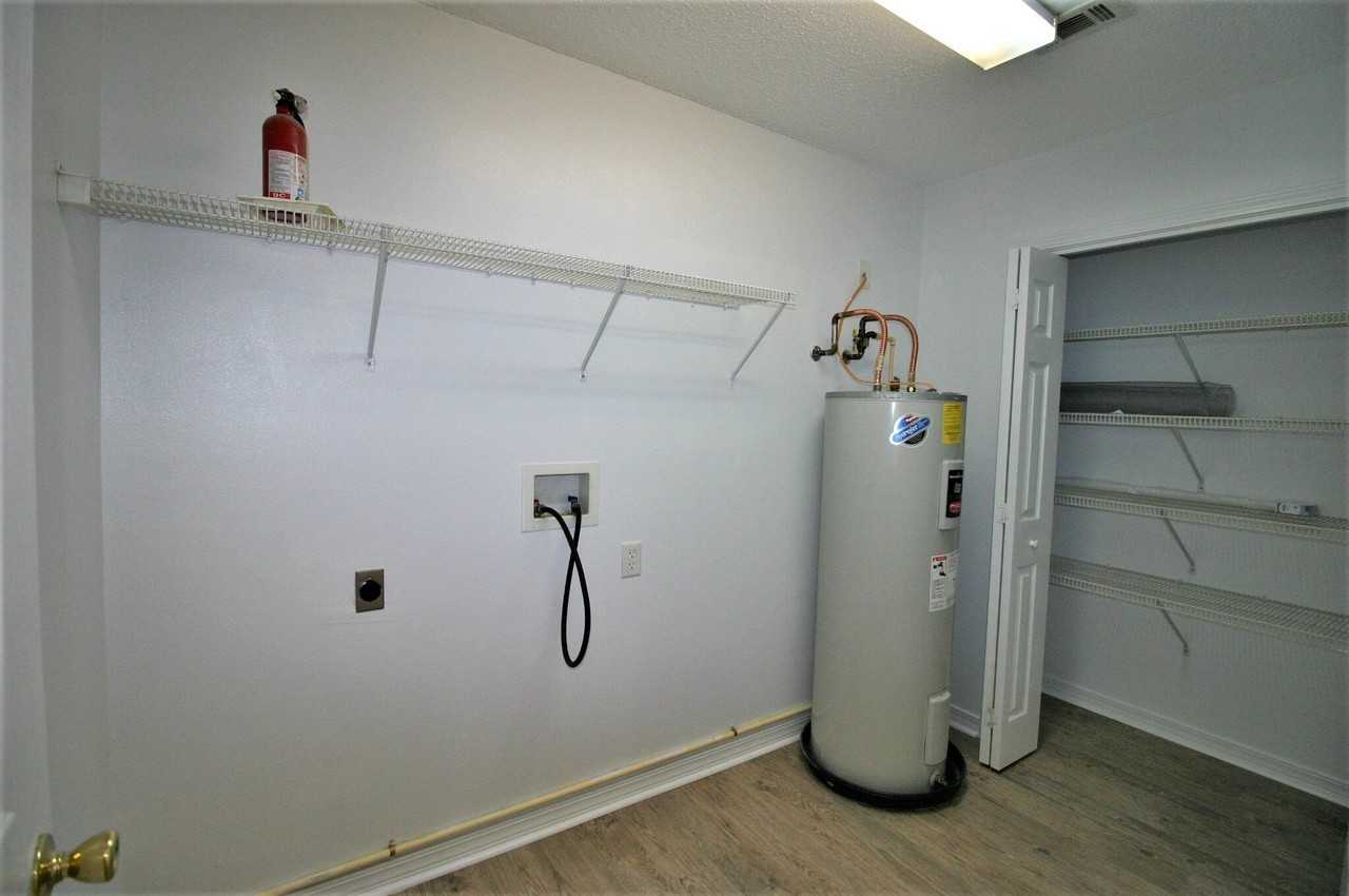 552 Brock Ave - Photo 7 of 13