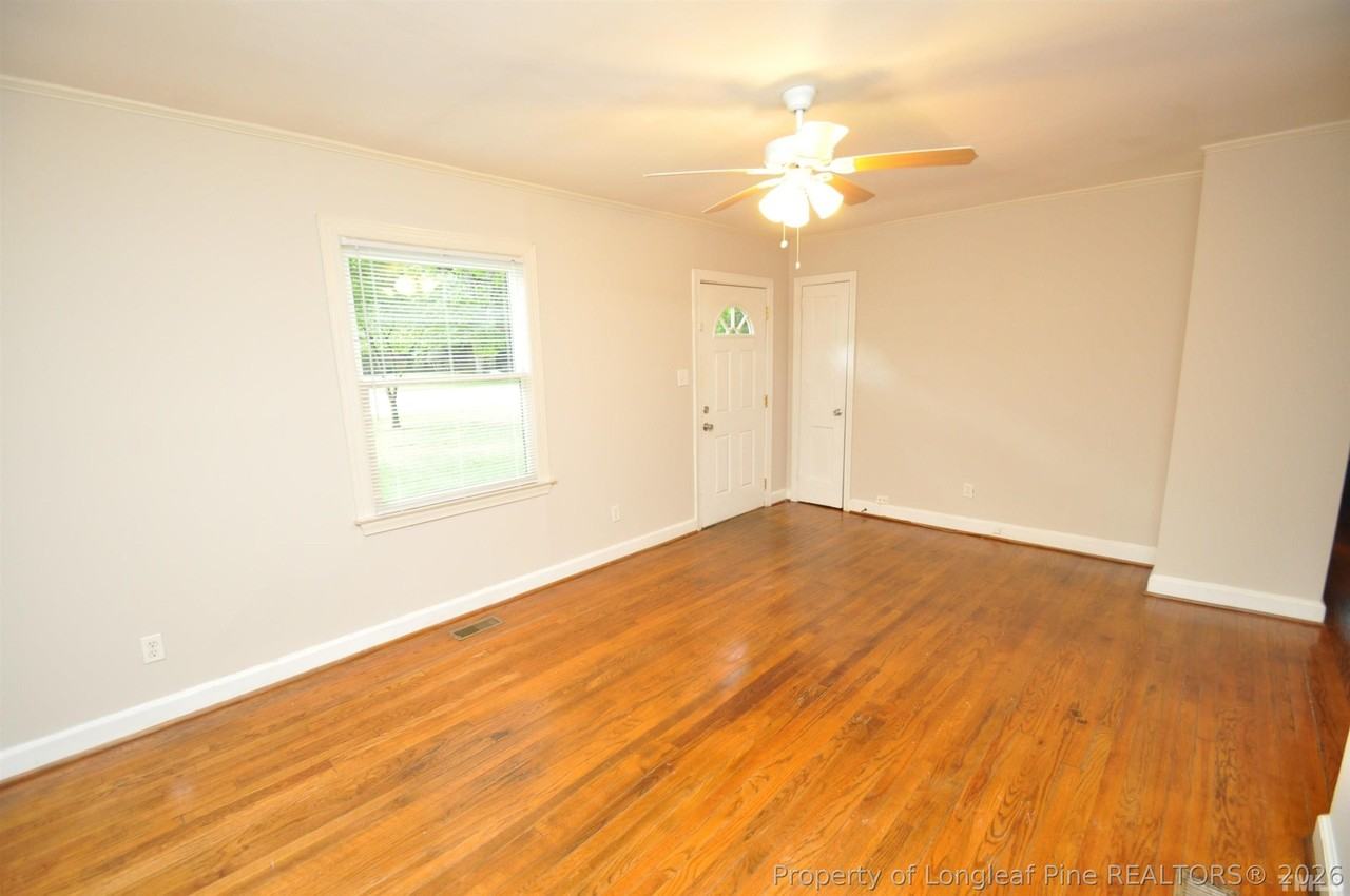 323 E Park St - Photo 4 of 27