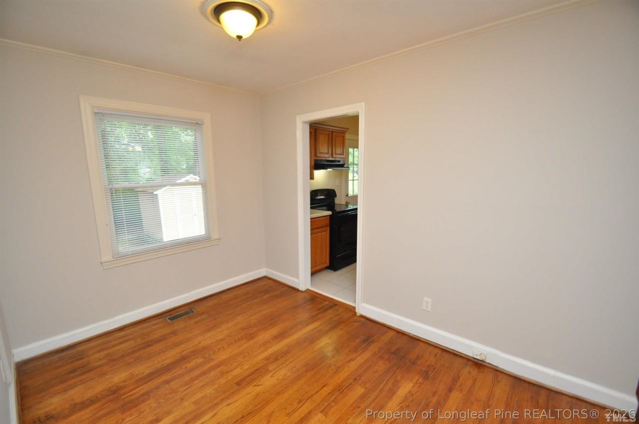 323 E Park St - Photo 7 of 27