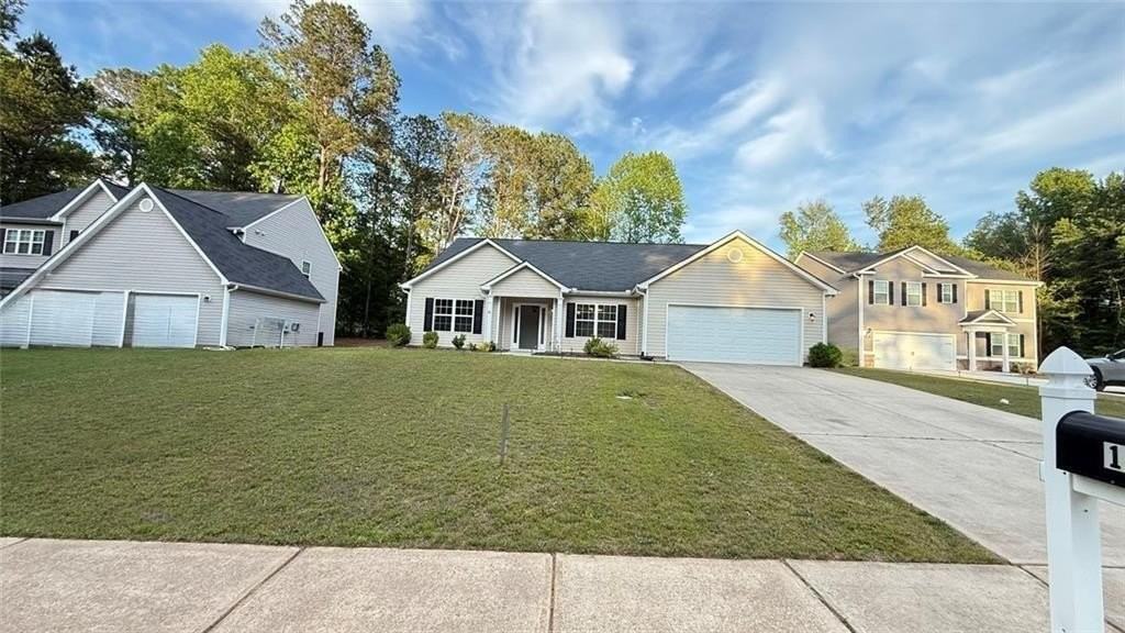 1896 Roxey Ln - Photo 2 of 16