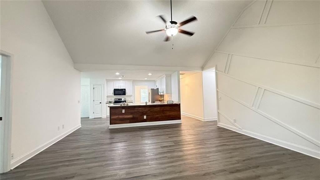 1896 Roxey Ln - Photo 4 of 16