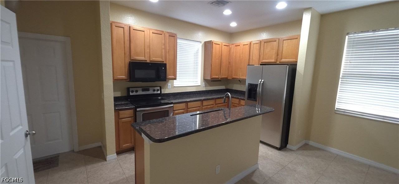 391 Shadow Lakes Dr - Photo 5 of 26