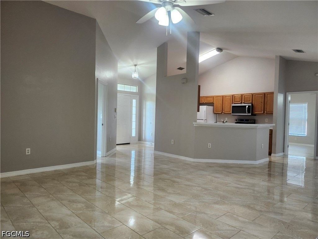 1713 Sw 13th St - Photo 4 of 23