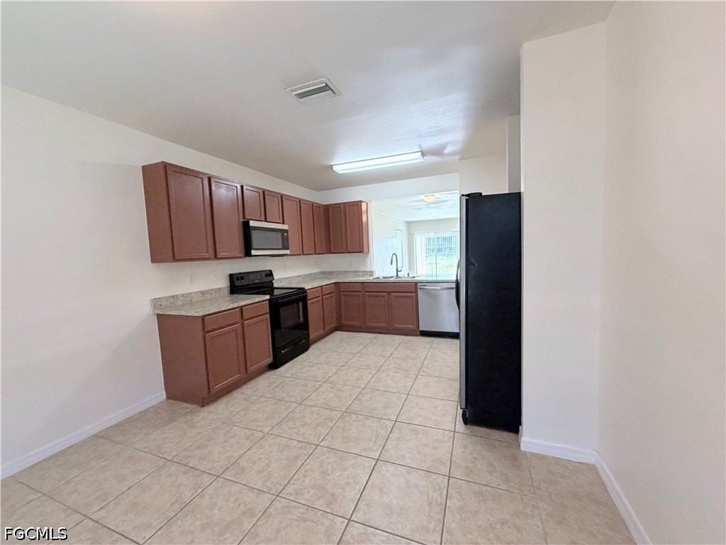 1621 Sw 10th Ave - Photo 4 of 17