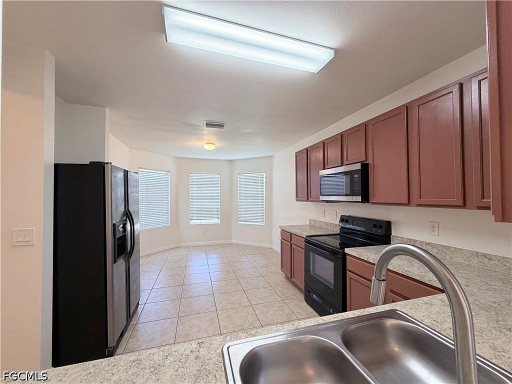 1621 Sw 10th Ave - Photo 5 of 17