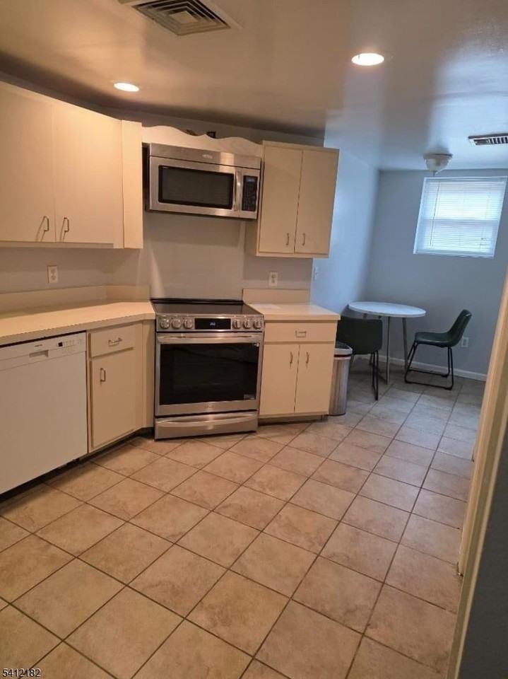 81 Western Ave - Photo 4 of 15