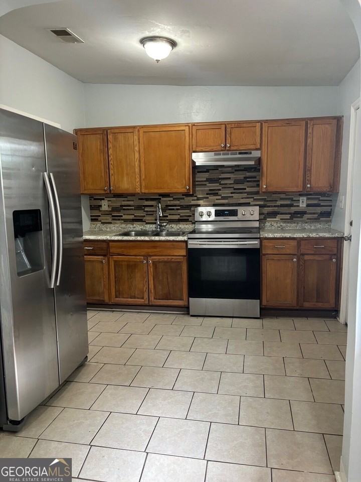 693 Dill Ave Sw - Photo 5 of 18