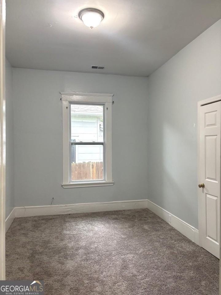 693 Dill Ave Sw - Photo 7 of 18