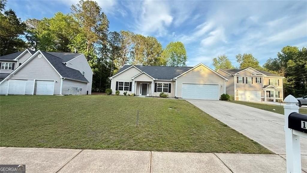 1890 Roxey Ln - Photo 2 of 16