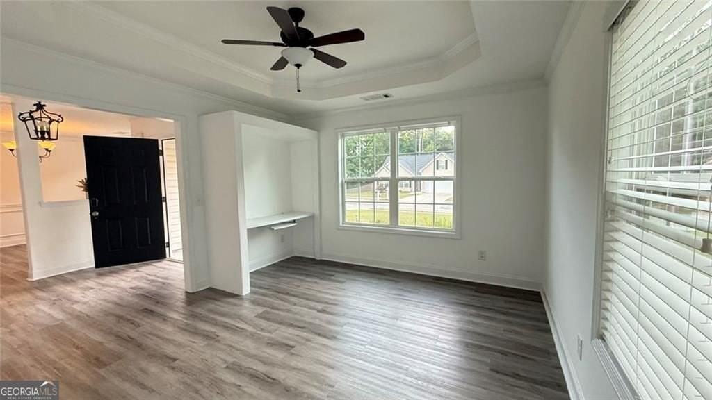 1890 Roxey Ln - Photo 3 of 16